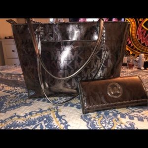 Micheal Kors purse & wallet bundle!